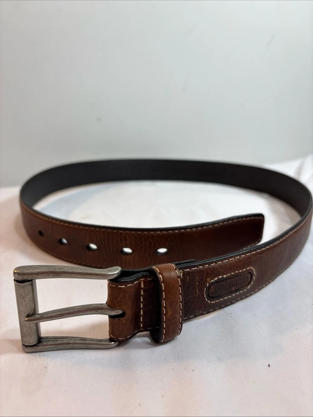 Columbia Men's Brown Leather Belt - Classic Casual Style. 1136